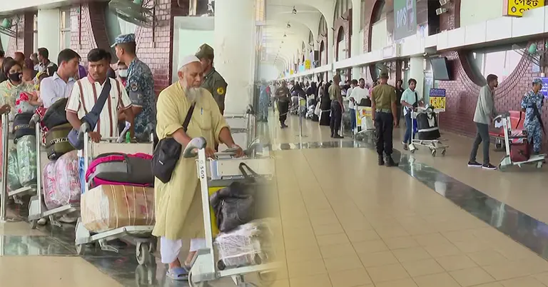 বিমানবন্দরে প্রবেশ করছেন যাত্রীরা